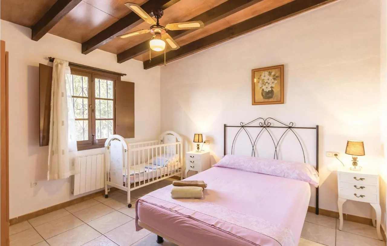 13 Bedroom Cozy Home In Sayalonga İspanya