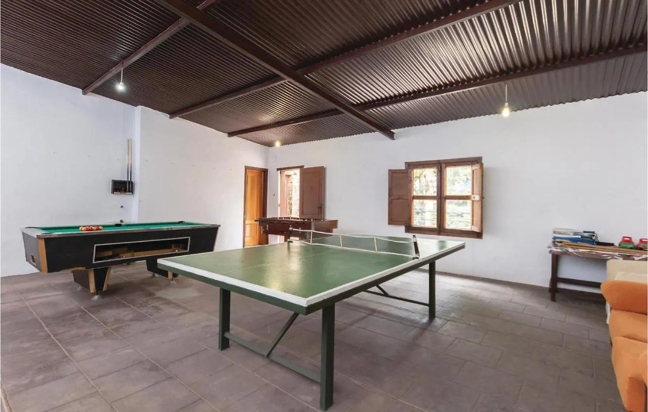 13 Bedroom Cozy Home In Sayalonga Tatil Evi
