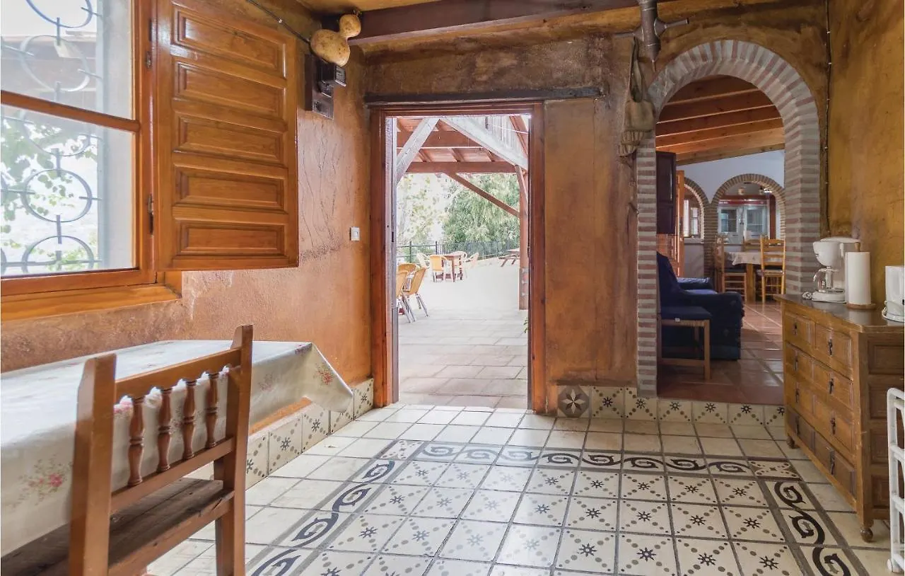 13 Bedroom Cozy Home In Sayalonga 0*,  İspanya