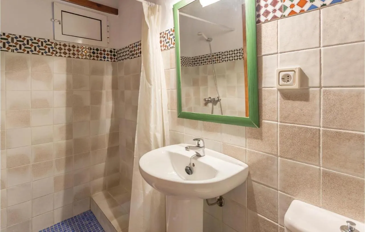 13 Bedroom Cozy Home In Sayalonga Prázdninový dům
