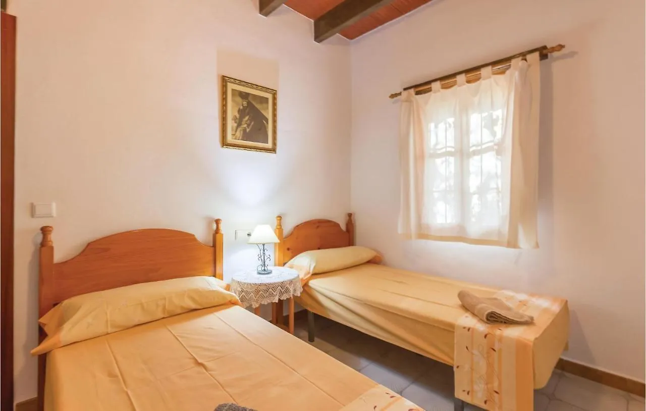 13 Bedroom Cozy Home In Sayalonga 0*,